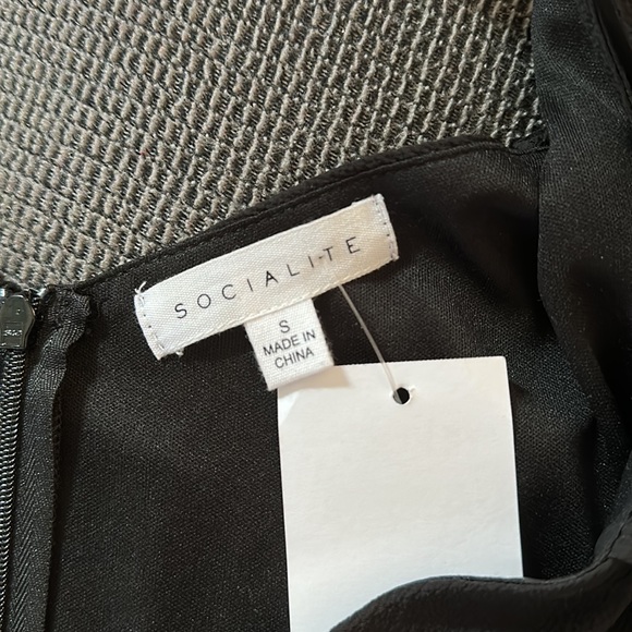 NWT - SOCIALITE Black Cold Shoulder Flutter Sleeve Asymmetric Hi/Lo Maxi Romper - Picture 6 of 6